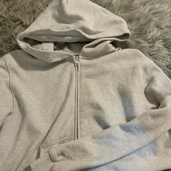 Aritzia Tops - aritzia grey zip up